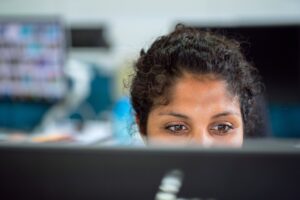30代未経験からITエンジニアになるための具体的な方法は？